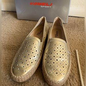 Slip on Vaneli sport shoes